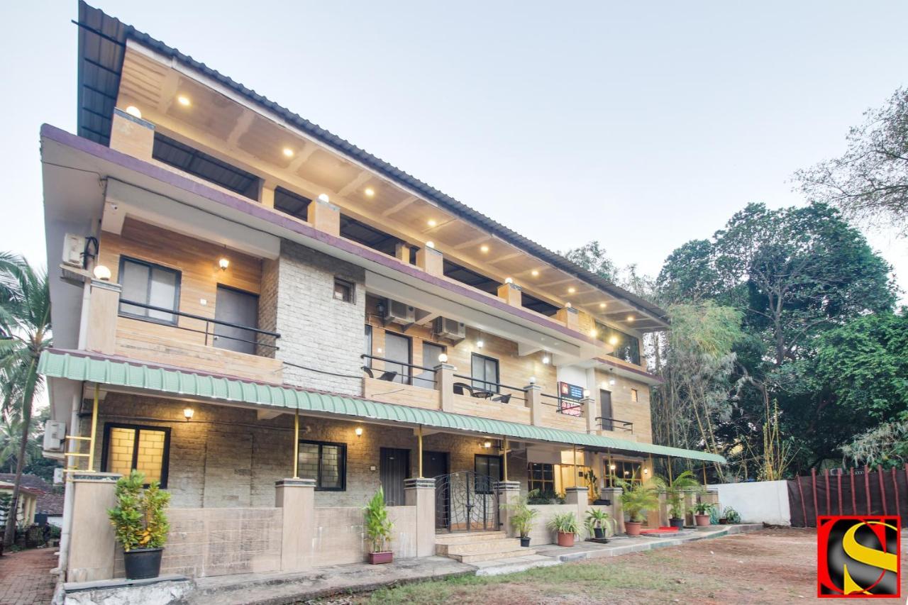 Candolim Sands Hotel Exterior photo